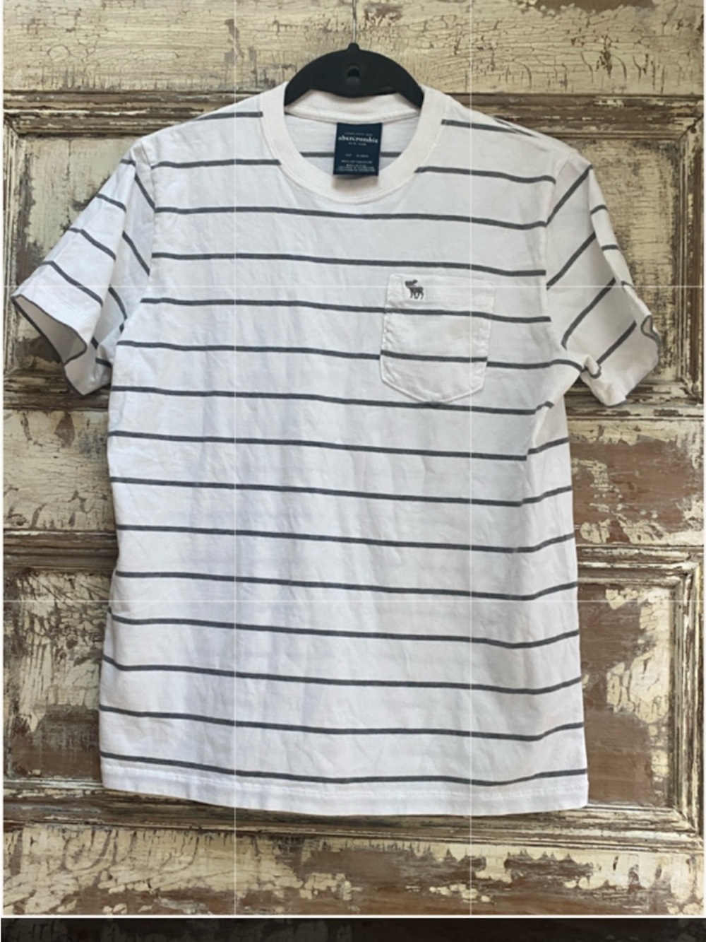 Abercrombie & Fitch White Tee with Thin Gray Stripes and Pocket